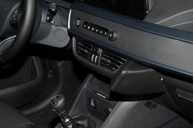 Uchwyt na telefon KUDA Ford Transit Courier & Ford Tourneo Courier od 2023 roku (3)