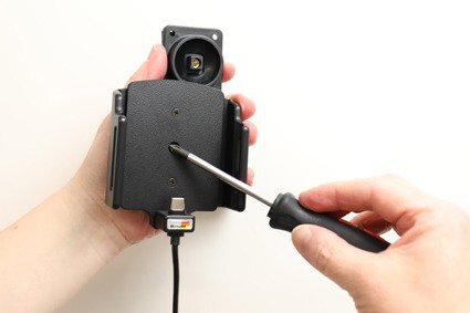 Uchwyt uniwersalny regulowany do smartfonów bez futerału oraz w futerale lub etui o wymiarach: 70-83 mm (szer.), 2-10 mm (grubość) z wbudowanym kablem USB-C oraz ładowarką samochodową (3)