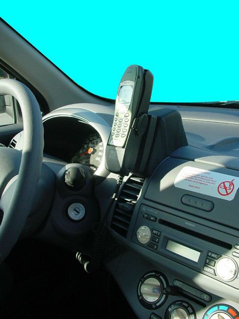Uchwyt na telefon KUDA Nissan Micra (K12) od 2003 (1)